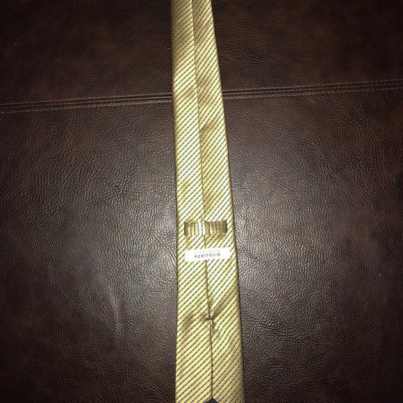 Perry Ellis  tie - Picture 2 of 4